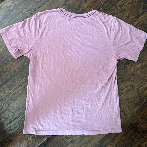 RVCA light purple Tee Size Medium in Regular Fit - Picture 4 of 4